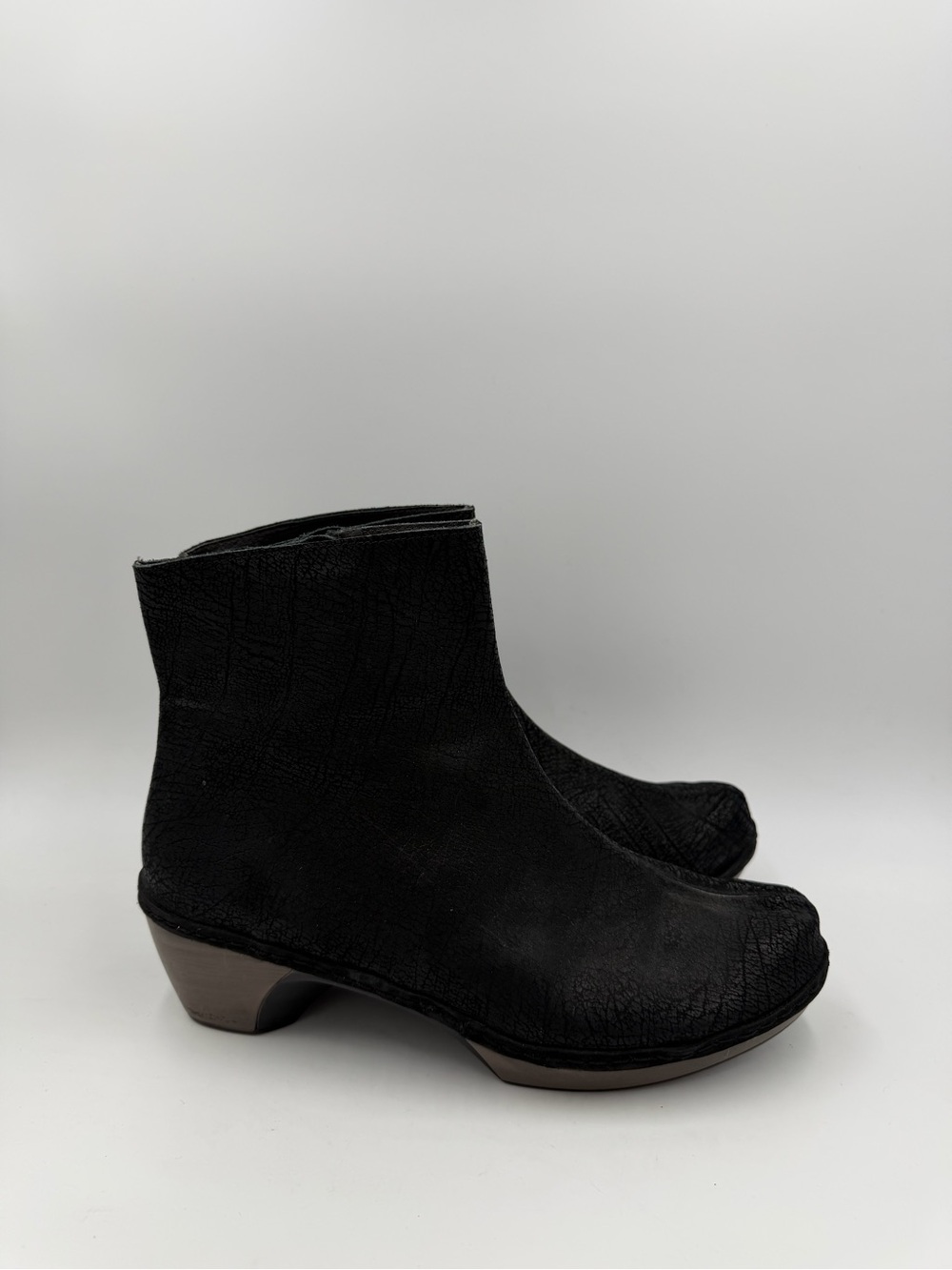 NAOT Ankle Boots Black Textured Leather Zip Low Heel Women’s Size 40 US 9 Wide